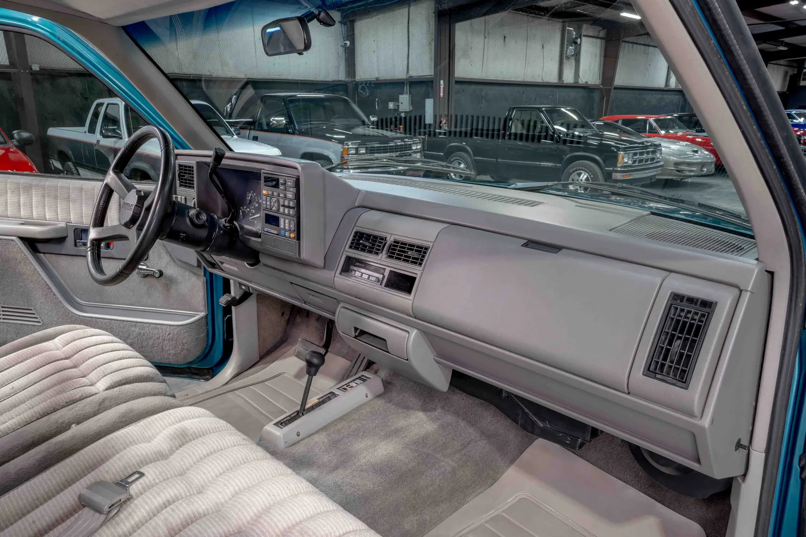 1993-Chevrolet-K2500-Bright Teal Metalic-195397-49.jpg